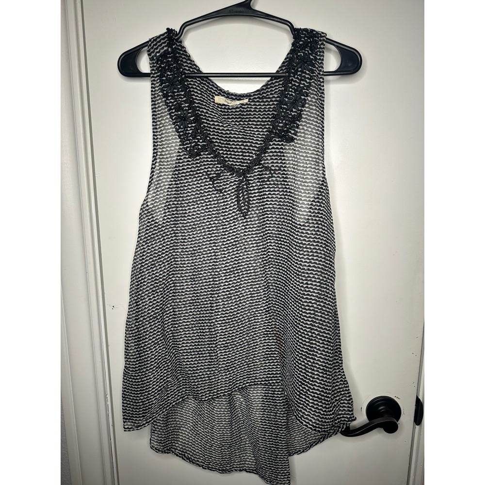Hazel Black White Scallop Print Beaded Floral Neckline High Low Blouse Small